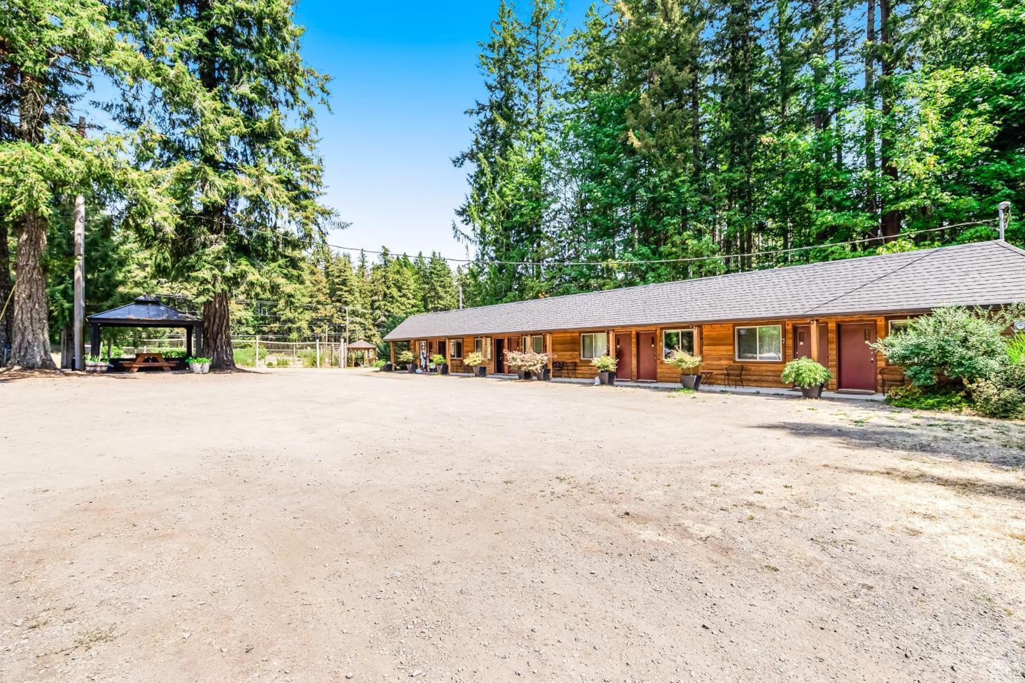 The Entire Property At Mount Walker Inn Quilcene Exterior photo