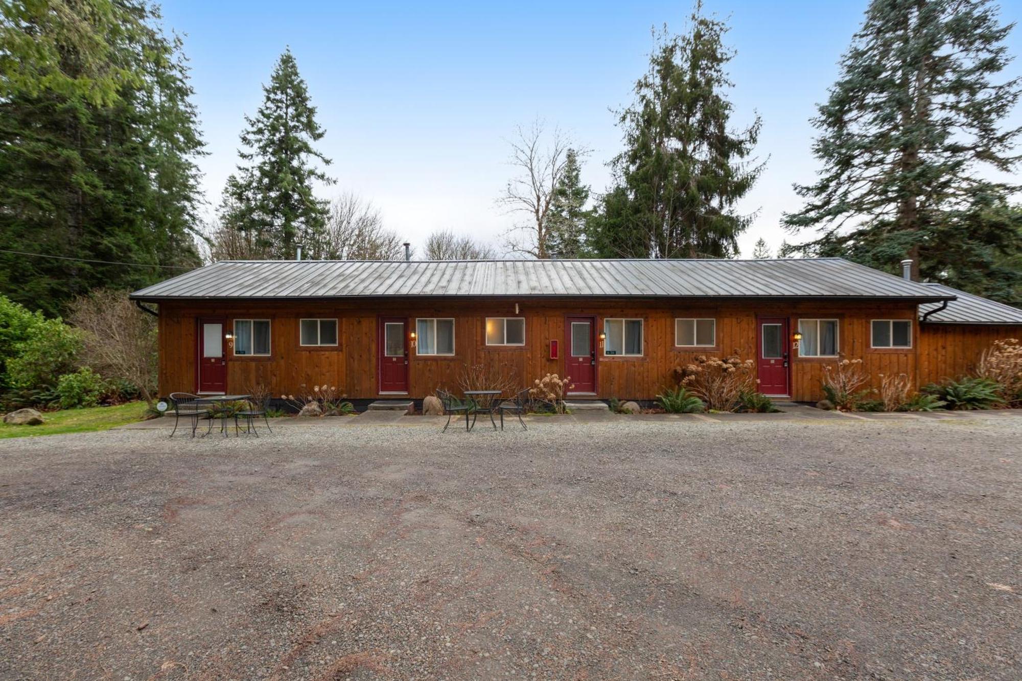 The Entire Property At Mount Walker Inn Quilcene Exterior photo