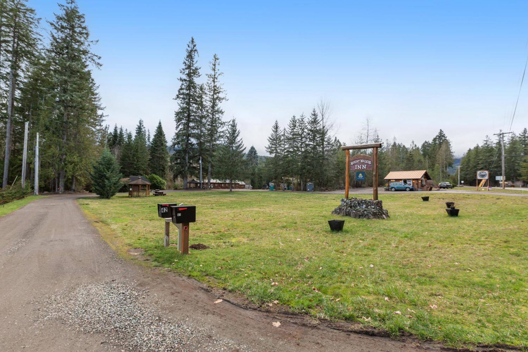 The Entire Property At Mount Walker Inn Quilcene Exterior photo