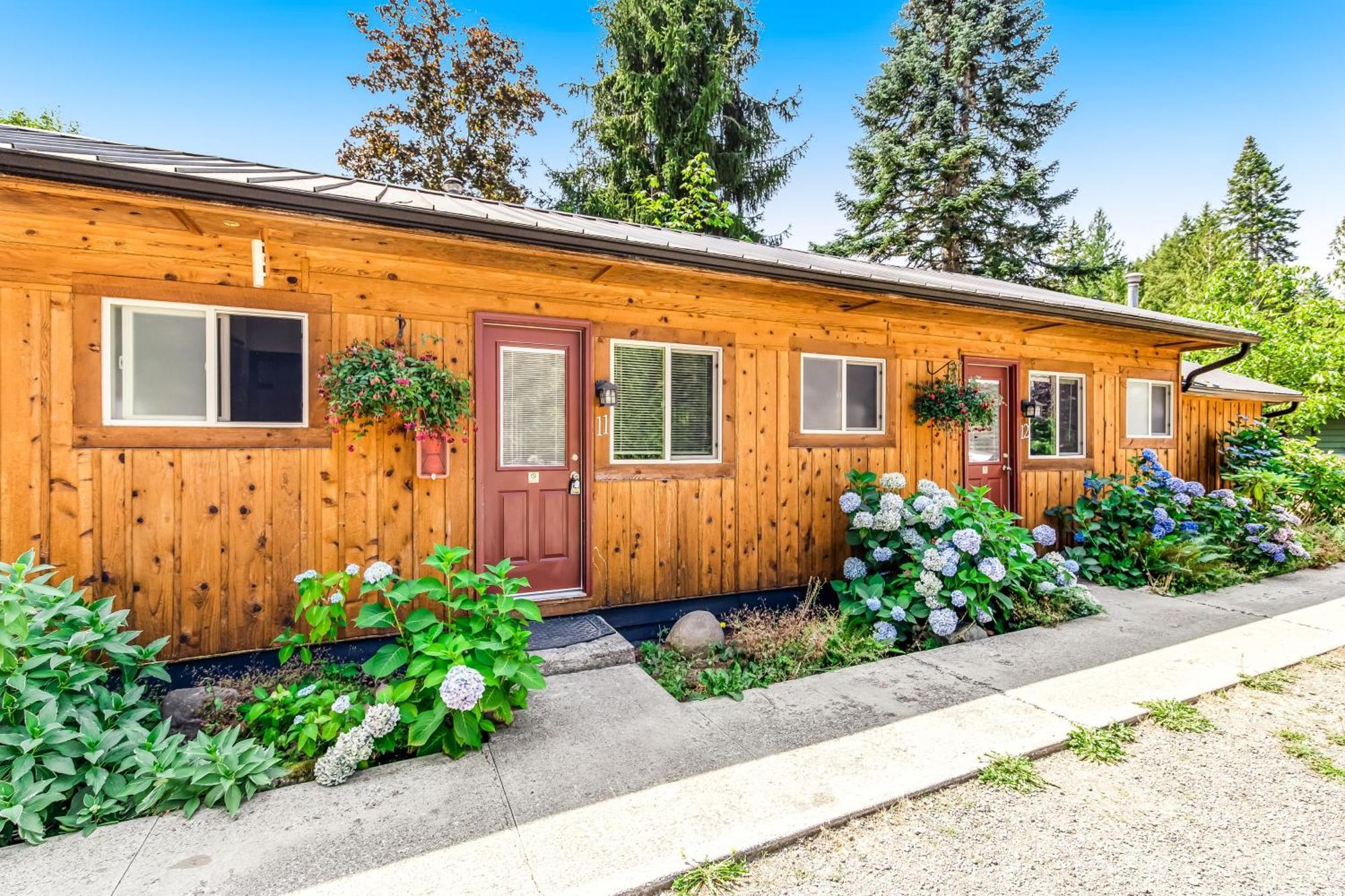 The Entire Property At Mount Walker Inn Quilcene Exterior photo