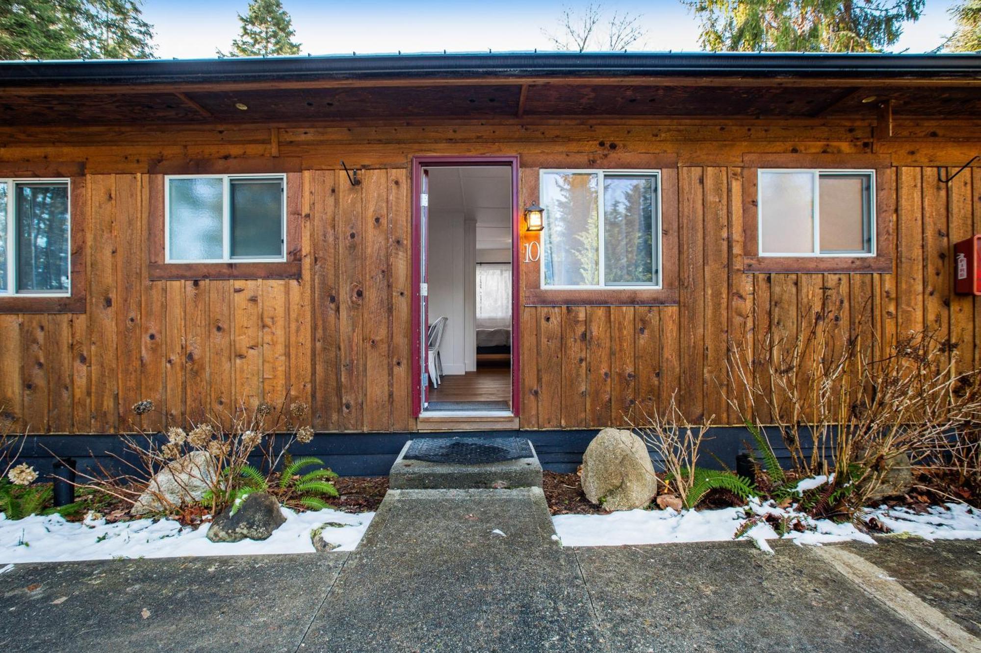 The Entire Property At Mount Walker Inn Quilcene Exterior photo